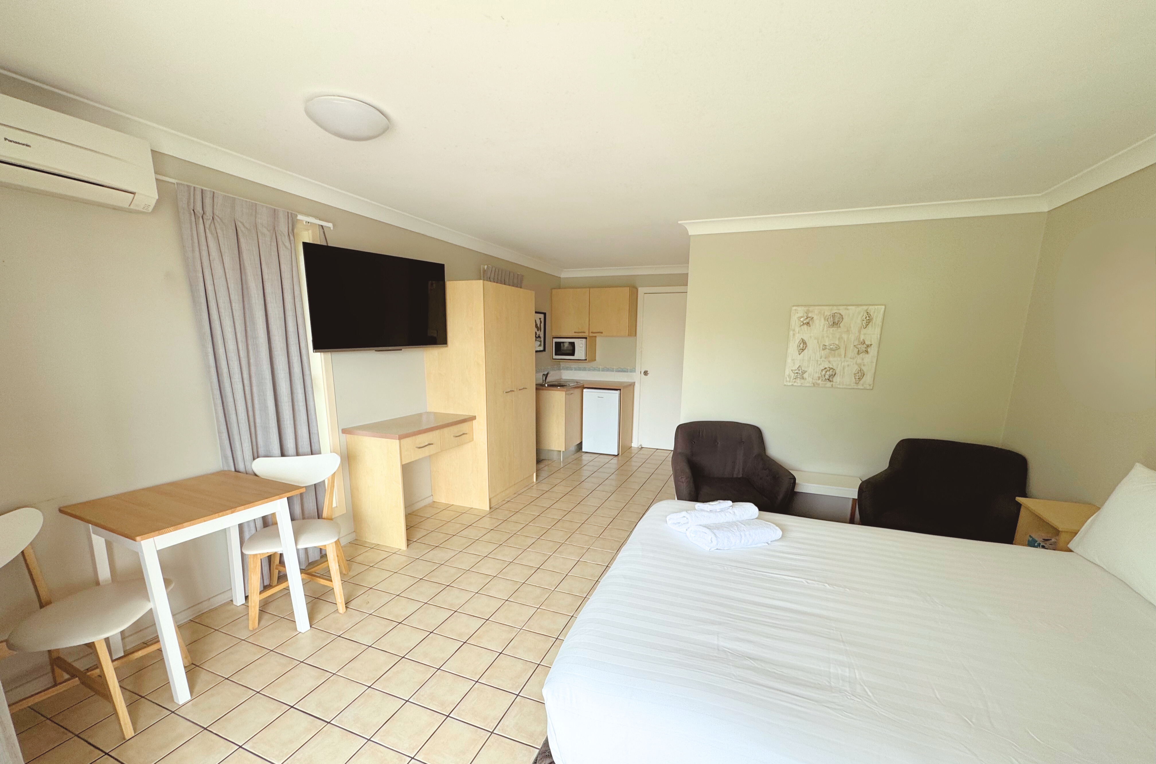 Queen Deluxe Room